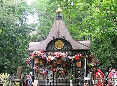 Могила святой Матроны на Даниловском кладбище