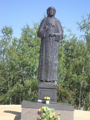 Памятник святой Матроне Московской в селе Себино