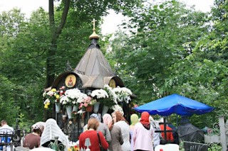 Могила св. Матроны Московской на Даниловском кладбище